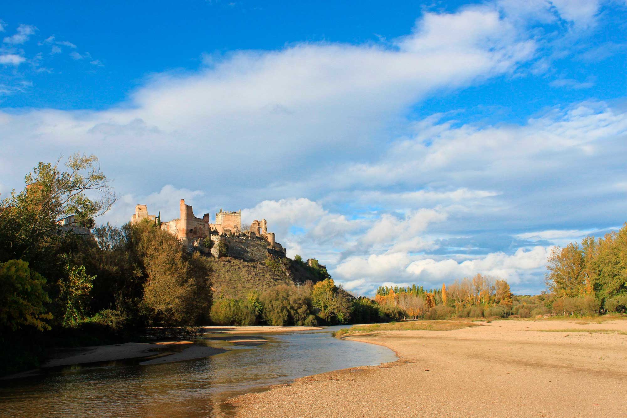Escalona con su río Alberche y su Castillo